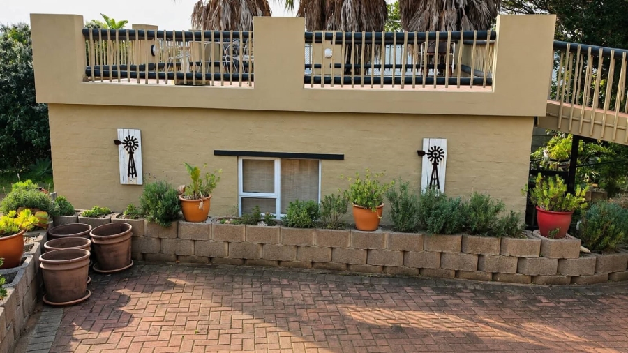 6 Bedroom Property for Sale in Stilbaai Wes Western Cape